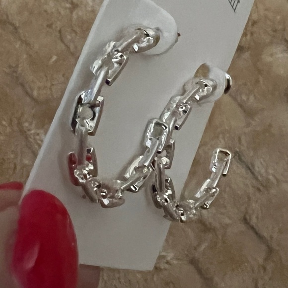 NEW MARLYN SCHIFF Link Design Hoop Earrings in Silver Tone - Picture 3 of 6